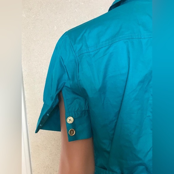 Bebe blue top with pockets, belt, & gold accent buttons in sz M. New, no tags. - Picture 4 of 12